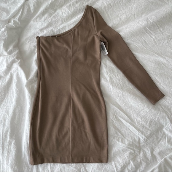 Aritzia Babaton Dress - Picture 4 of 4